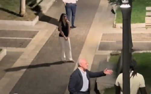 Salerno, De Luca sceriffo: sul lungomare per allontanare abusivi del “by-night”