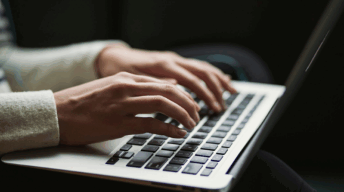 Piattaforme digitali e tutela del consumatore: cosa dovremmo sapere prima di iscriverci