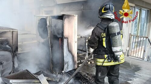 Incendio Ospedale Salerno, il Ruggi: “Nessun problema per i pazienti, rogo domato in fretta”