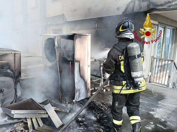 Incendio Ospedale Salerno, il Ruggi: “Nessun problema per i pazienti, rogo domato in fretta”
