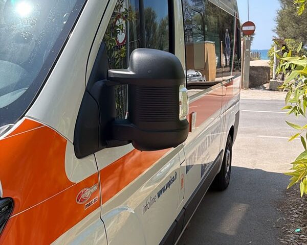 Pontecagnano, scontro in litoranea tra auto e bici: 2 feriti al Ruggi