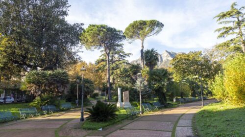 Vandalizzata la villa “Falcone e Borsellino”: il Comune sporge denuncia e dispone la chiusura notturna Vandalizzata la villa “Falcone e Borsellino”: il Comune sporge denuncia e dispone la chiusura notturna