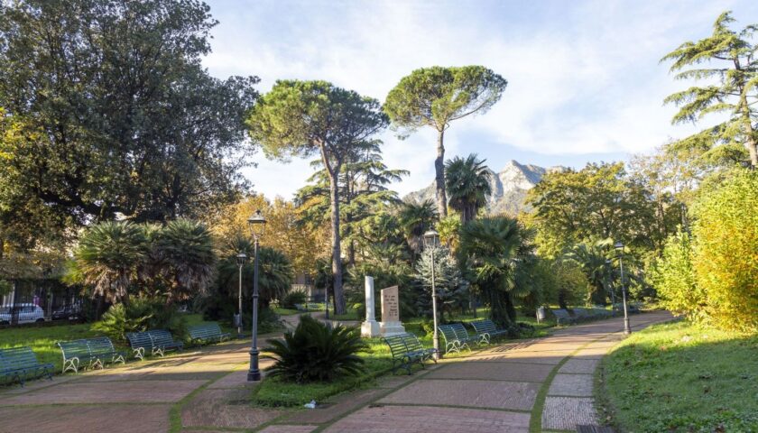 Vandalizzata la villa “Falcone e Borsellino”: il Comune sporge denuncia e dispone la chiusura notturna