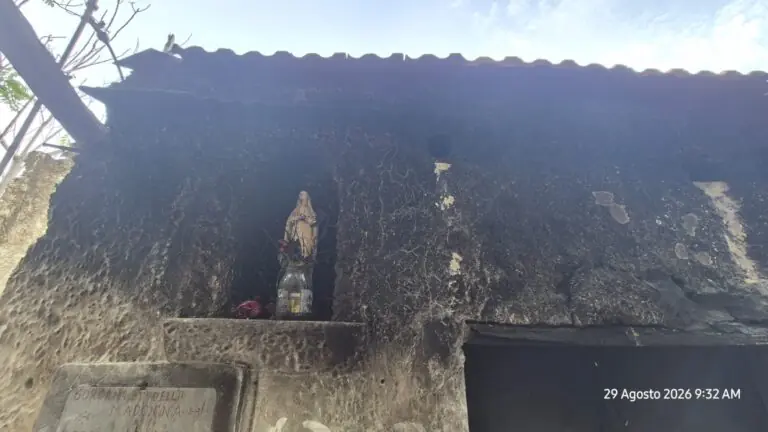 In fiamme un motorino: danneggiata statua della madonna