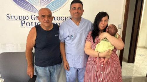 Dopo 13 anni e la perdita di tre figli, Salerno festeggia il “miracolo” di Andrea Maria grazie all’equipe di Mario Polichetti Dopo 13 anni e la perdita di tre figli, Salerno festeggia il “miracolo” di Andrea Maria grazie all’equipe di Mario Polichetti