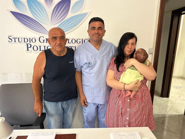 Dopo 13 anni e la perdita di tre figli, Salerno festeggia il “miracolo” di Andrea Maria grazie all’equipe di Mario Polichetti