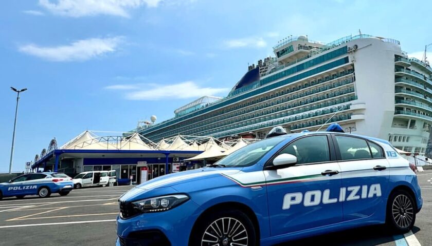 Palermo, sequestrate auto di lusso rubate provenienti dal porto di Salerno