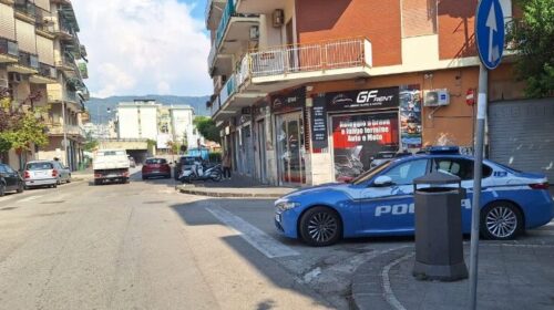 Salerno, spari in pieno giorno: ferito un giovane a Pastena Salerno, spari in pieno giorno: ferito un giovane a Pastena
