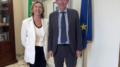 Il prefetto Esposito accoglie il nuovo questore di Salerno Olimpia Abbate Il prefetto Esposito accoglie il nuovo questore di Salerno Olimpia Abbate