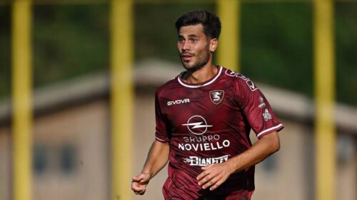 Salernitana, Zoia si presenta: “Dobbiamo rendere orgogliosi i tifosi, la città e la società” Salernitana, Zoia si presenta: “Dobbiamo rendere orgogliosi i tifosi, la città e la società”