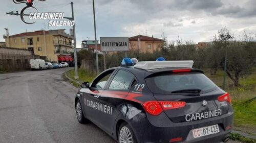 Battipaglia, picchiano e rapinano un uomo fingendosi carabinieri: due arresti