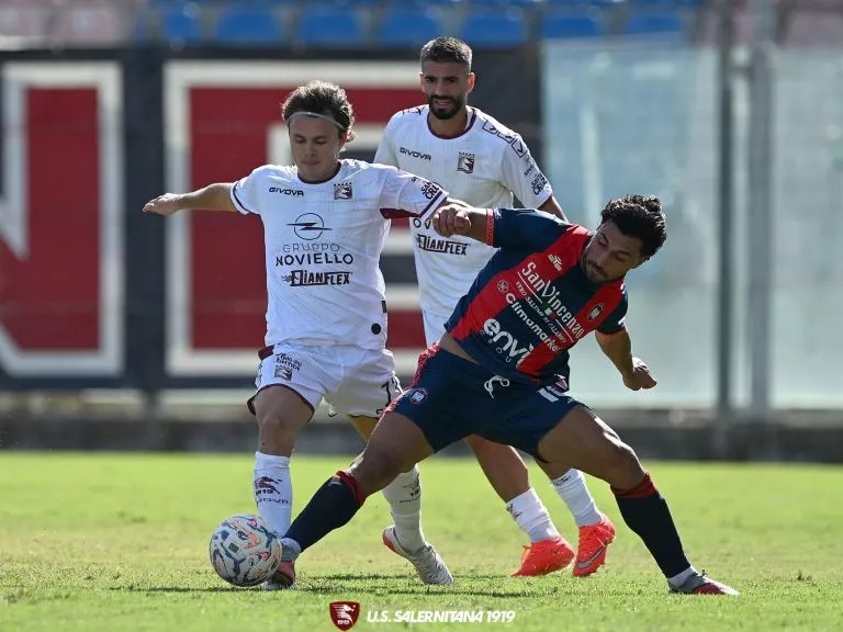 Salernitana, disco rosso a Crotone