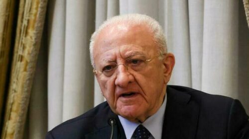 Scarichi di rifiuti illeciti a Salerno, De Luca: “Ci vorrebbero 20 frustate”