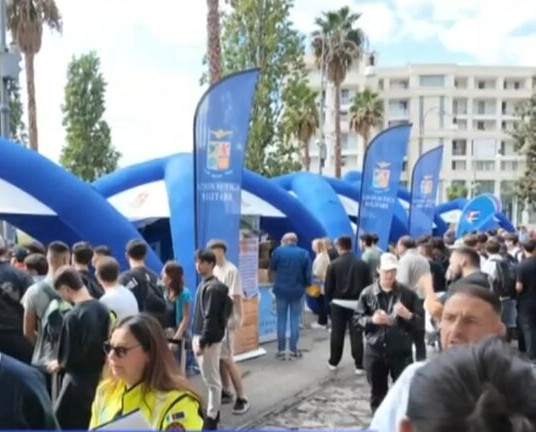 Salerno, villaggio azzurro per le frecce tricolori