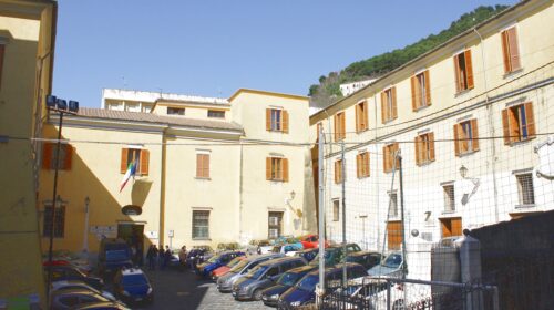 Salerno, 20enne accoltellata in largo San Tommaso d’Aquino