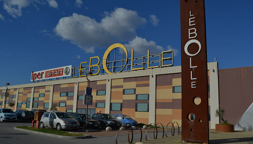 Eboli, malore al centro commerciale: muore un idraulico di 58 anni