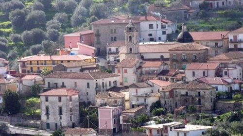 Montecorice, ampliamento Museo all’aperto “Màschkari e suoni pe sta via, in allegria co sta bella compagnia” Montecorice, ampliamento Museo all’aperto “Màschkari e suoni pe sta via, in allegria co sta bella compagnia”