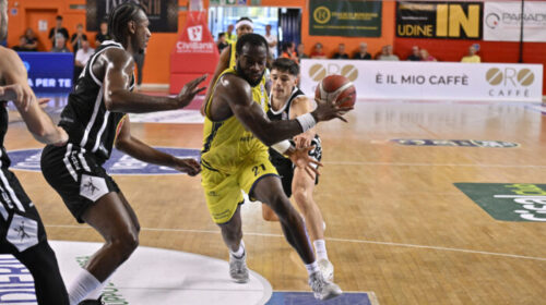 Basket, Scafati affonda a Udine
