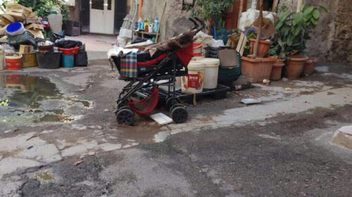 Pagani, anziana di 90 anni trovata sommersa di rifiuti Pagani, anziana di 90 anni trovata sommersa di rifiuti