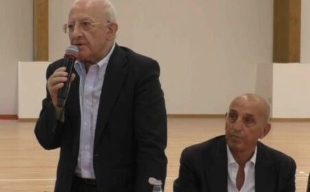 Salerno, De Luca inaugura il palazzetto dello Sport tra Mercatello e Mariconda