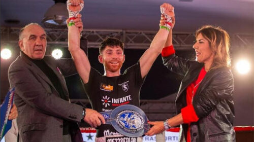 Pugilato, il salernitano De Rosa sul podio in Sardegna per il titolo europeo Supergallo Pugilato, il salernitano De Rosa sul podio in Sardegna per il titolo europeo Supergallo