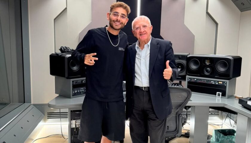 Salerno, De Luca tiene a battesimo il nuovo studio di registrazione di Rocco Hunt