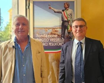 A 16 anni dalla morte di Angelo Vassallo, una Messa nella sede della Fondazione per ricordare il Sindaco Pescatore A 16 anni dalla morte di Angelo Vassallo, una Messa nella sede della Fondazione per ricordare il Sindaco Pescatore