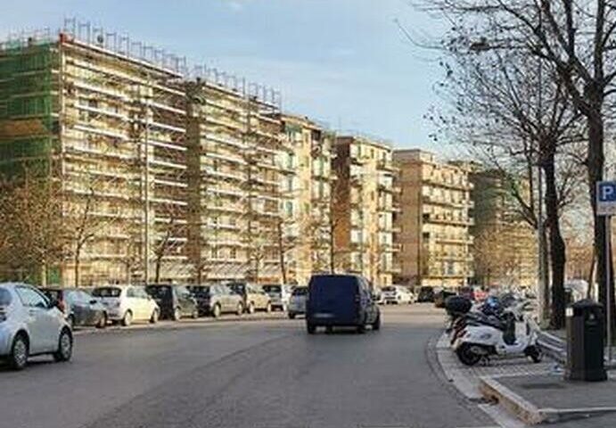 Salerno, auto contromano in viale Unità d’Italia: volontari Anpana evitano pericolo d’incidente