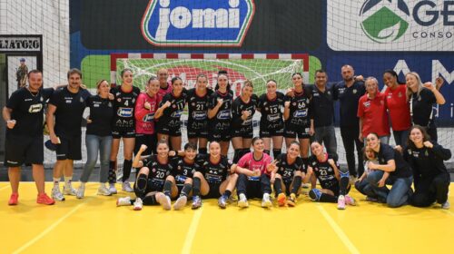 La Jomi Salerno soffre, rimonta e vince: 32-28 contro Nuoro