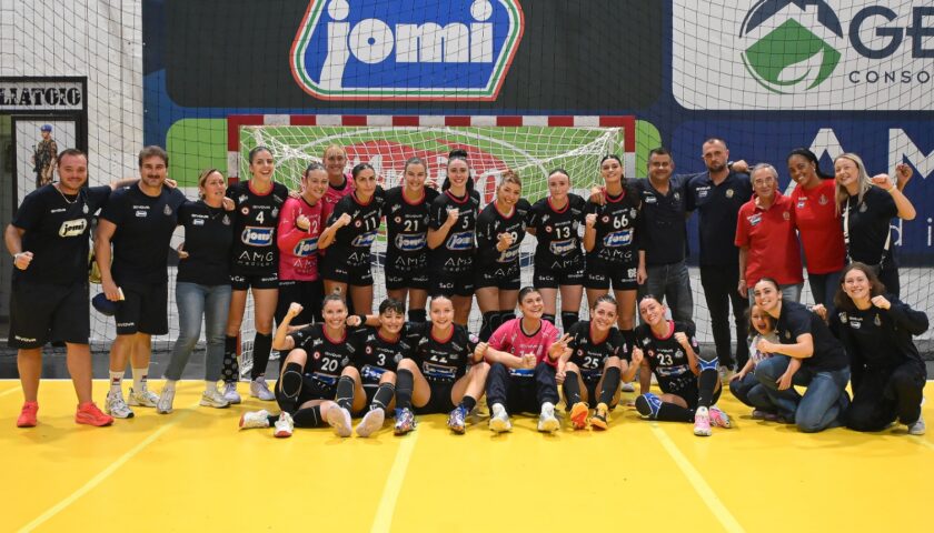 La Jomi Salerno soffre, rimonta e vince: 32-28 contro Nuoro