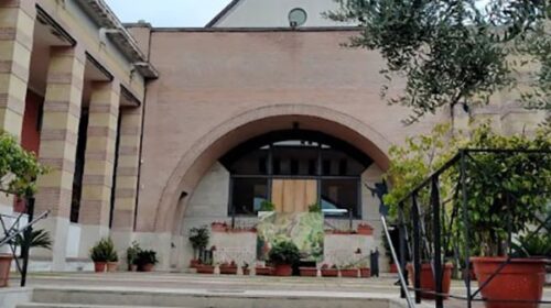 Cambia il parroco al Gesù Redentore di Salerno, i fedeli in rivolta: “Don Ciro non si tocca” Cambia il parroco al Gesù Redentore di Salerno, i fedeli in rivolta: “Don Ciro non si tocca”