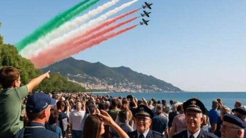 Salerno, a migliaia per le frecce tricolori. De Luca ringrazia l’Aeronautica militare