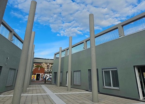 Salerno, a Mariconda De Luca inaugura il polo sociale nell’ex mercato