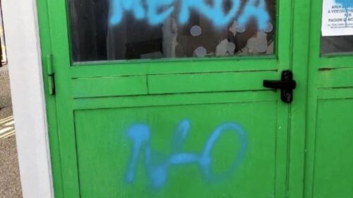 Scritta razzista al parco “Sassoli” di Cava de’ Tirreni: caccia ai vandali
