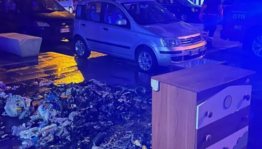 Eboli, rifiuti bruciati in cinque zone del territorio cittadino: caccia al piromane