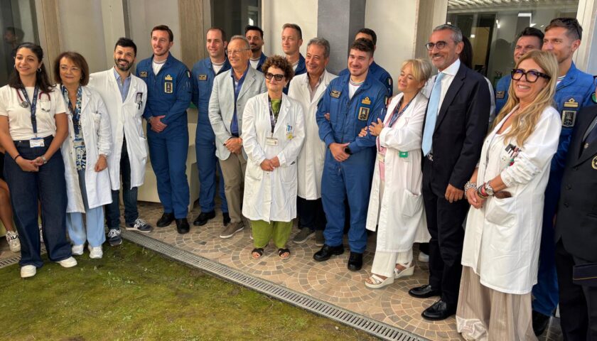 Le Frecce Tricolori salutano Salerno: incontro con i piccoli pazienti del Ruggi
