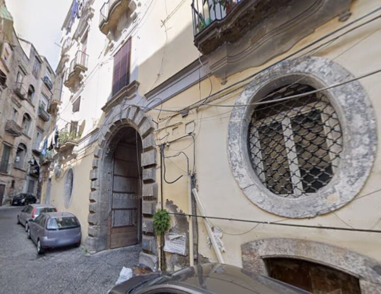 Immobili del Ruggi nel centro storico, doppia richiesta di affitto: