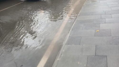 Tombini ostruiti e strade allagate a San Marzano sul Sarno: caos davanti alle scuole dopo il primo acquazzone autunnale Tombini ostruiti e strade allagate a San Marzano sul Sarno: caos davanti alle scuole dopo il primo acquazzone autunnale