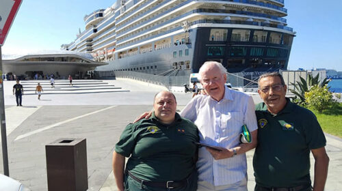 Salerno, turista inglese in difficoltà: Anpana lo accompagna in farmacia Salerno, turista inglese in difficoltà: Anpana lo accompagna in farmacia