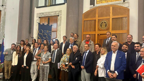Ascea al tavolo con Krugman e Prodi alla Federico II: il Comune porta il punto di vista dei piccoli territori nel confronto internazionale Ascea al tavolo con Krugman e Prodi alla Federico II: il Comune porta il punto di vista dei piccoli territori nel confronto internazionale