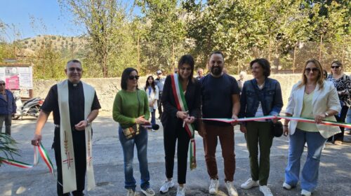 Baronissi, la Sindaca Anna Petta: “A Fusara nuovi spazi di sosta e una nuova rampa per l’accessibilità a Villa Beatrice”