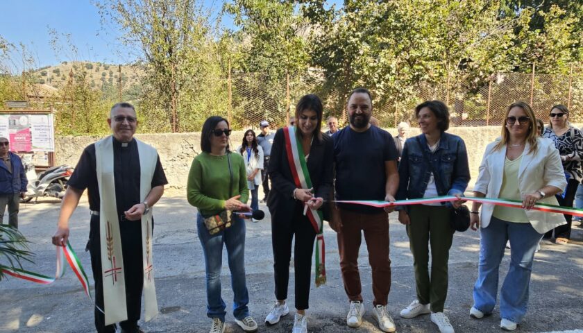 Baronissi, la Sindaca Anna Petta: “A Fusara nuovi spazi di sosta e una nuova rampa per l’accessibilità a Villa Beatrice”