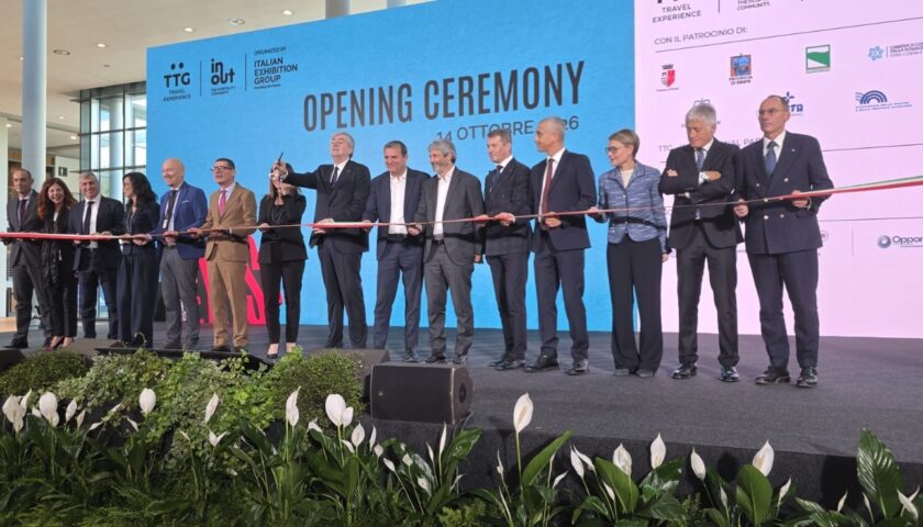 Turismo, inaugurato lo stand della Campania al Ttg di Rimini: una rotta, mille destinazioni