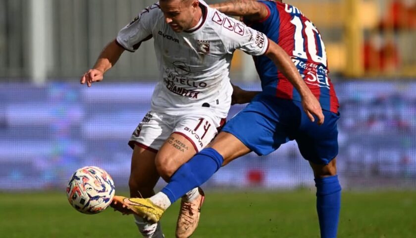 La Salernitana sbatte sul palo, a Casarano è solo un pareggio