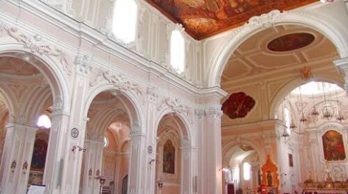 Cava de’ Tirreni, furto nella chiesa di San Pietro: rubate le offerte Cava de’ Tirreni, furto nella chiesa di San Pietro: rubate le offerte