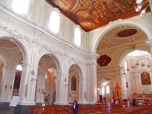 Cava de’ Tirreni, furto nella chiesa di San Pietro: rubate le offerte