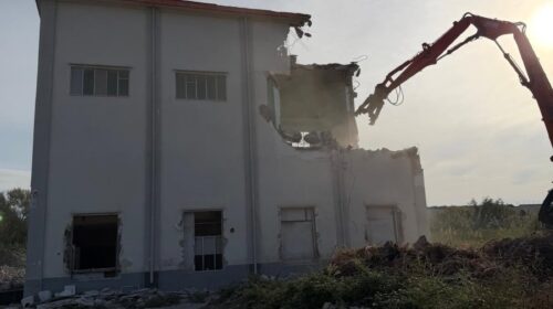 Ristrutturazione Volpe, demolizione palazzina servizi. De Luca: “Noi lavoriamo, gli altri fanno millantato credito”