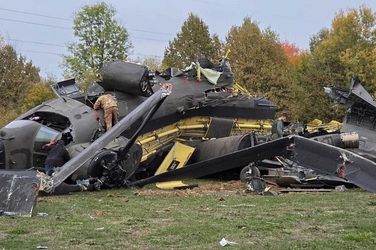 Cade elicottero militare italiano in Bosnia: muore il salernitano Simone Ruggia