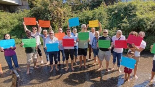 Fiume Sarno, sit-in con i piedi nell’acqua contro veleni e scarichi abusivi