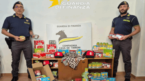 Pagani, maxi sequestro di prodotti contraffatti e insicuri: denunciato commerciante